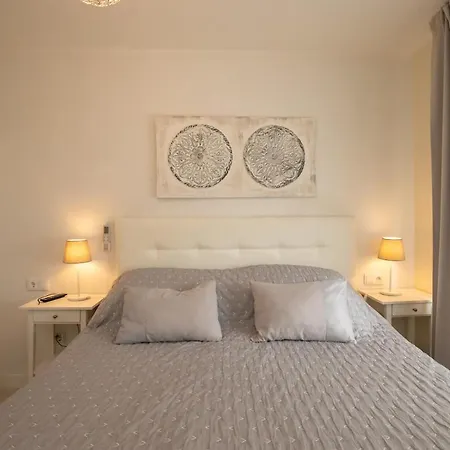 2 Bedroom In Торремолинос